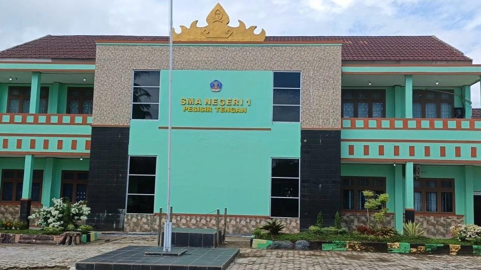 Gedung SMA Negeri 1 Pesisir Tengah